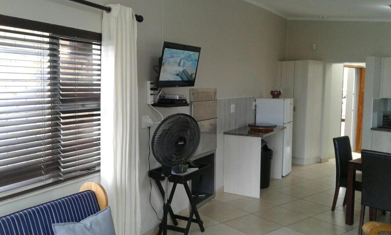 Madiolyn Apartment Джефрис Бей Екстериор снимка