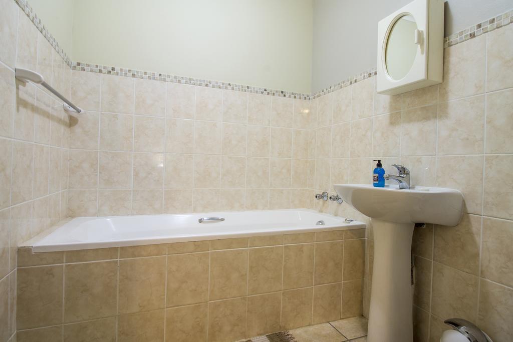 Madiolyn Apartment Джефрис Бей Екстериор снимка