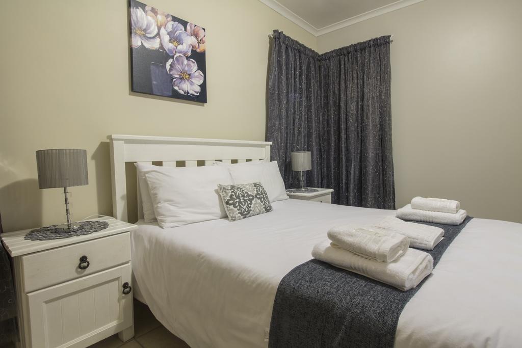 Madiolyn Apartment Джефрис Бей Екстериор снимка