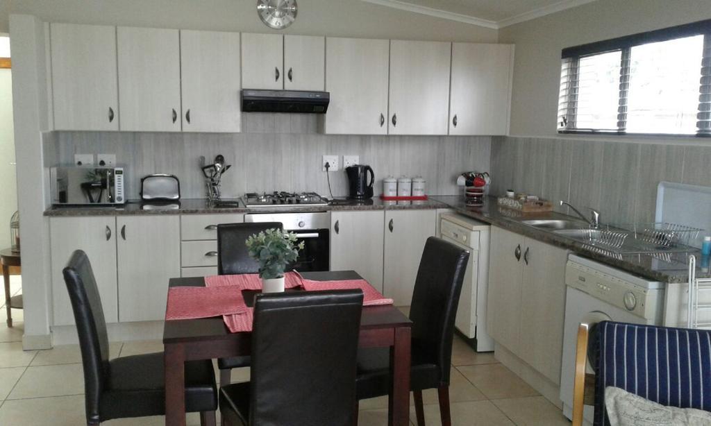 Madiolyn Apartment Джефрис Бей Екстериор снимка