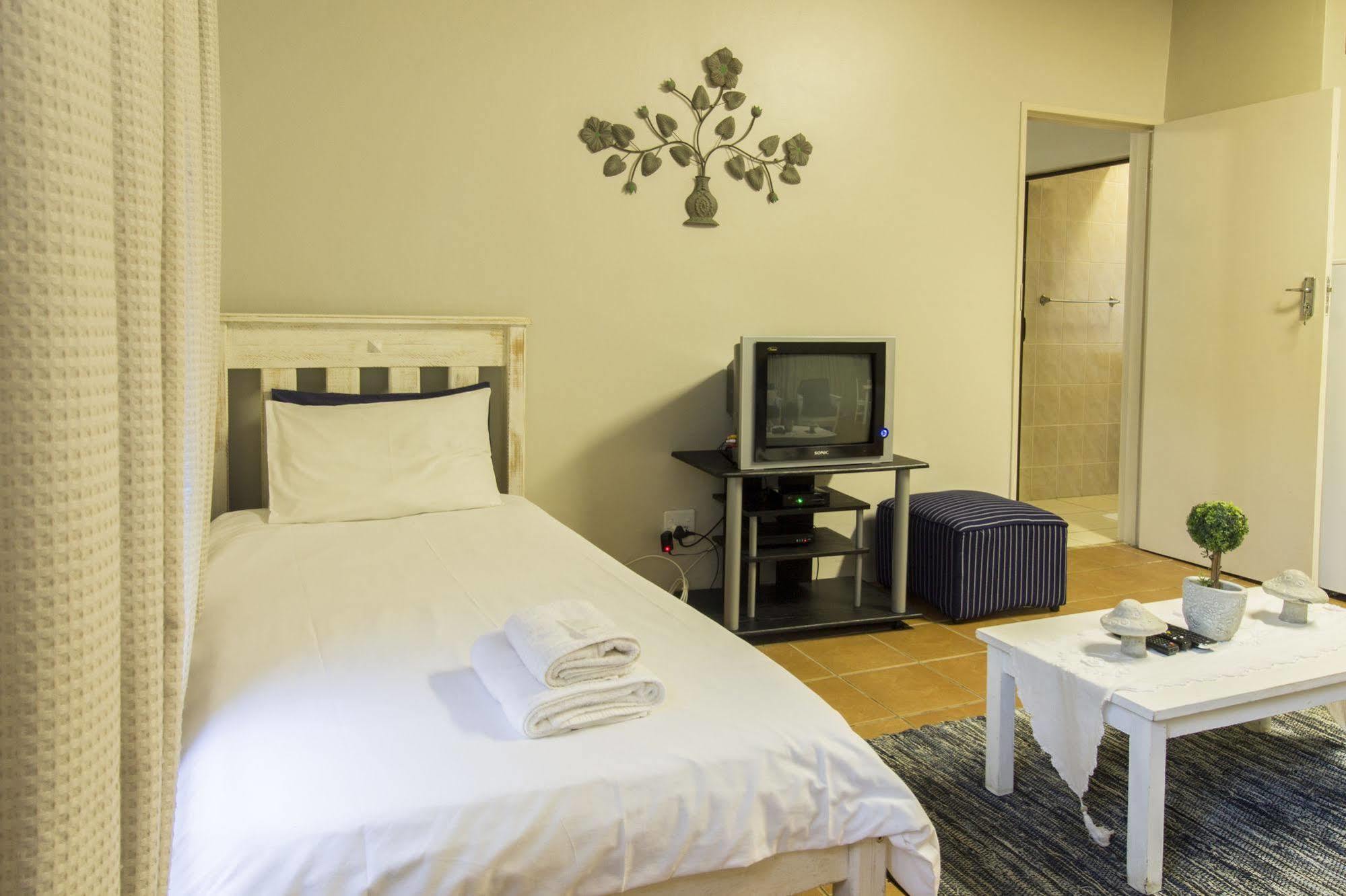 Madiolyn Apartment Джефрис Бей Екстериор снимка