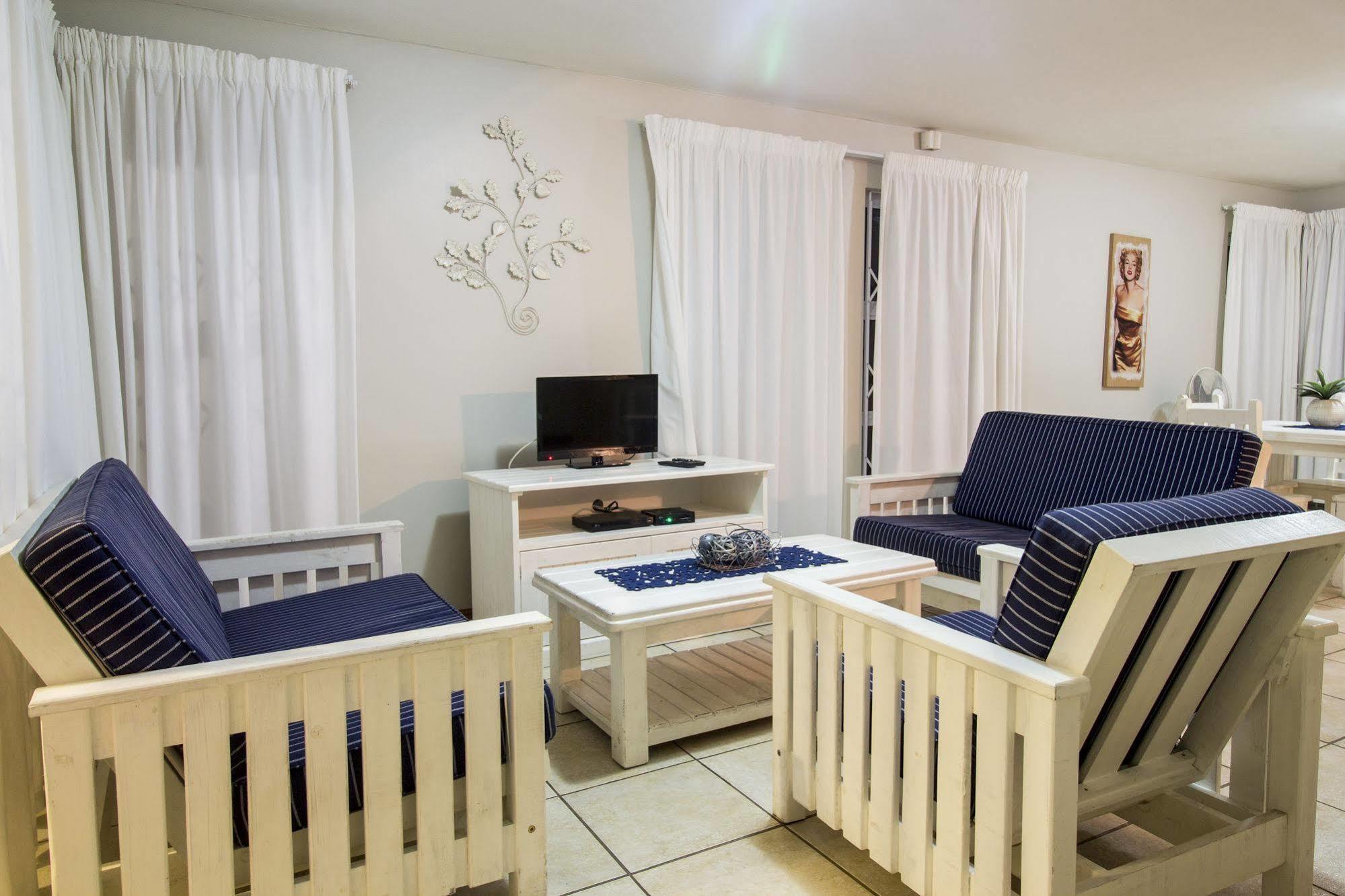 Madiolyn Apartment Джефрис Бей Екстериор снимка