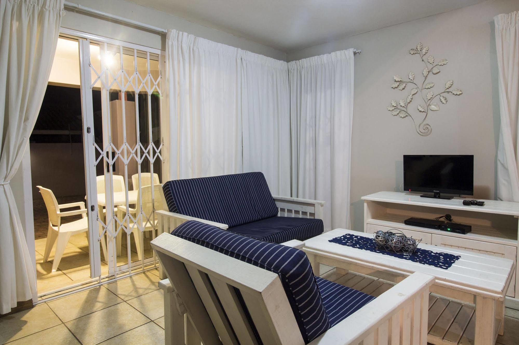 Madiolyn Apartment Джефрис Бей Екстериор снимка