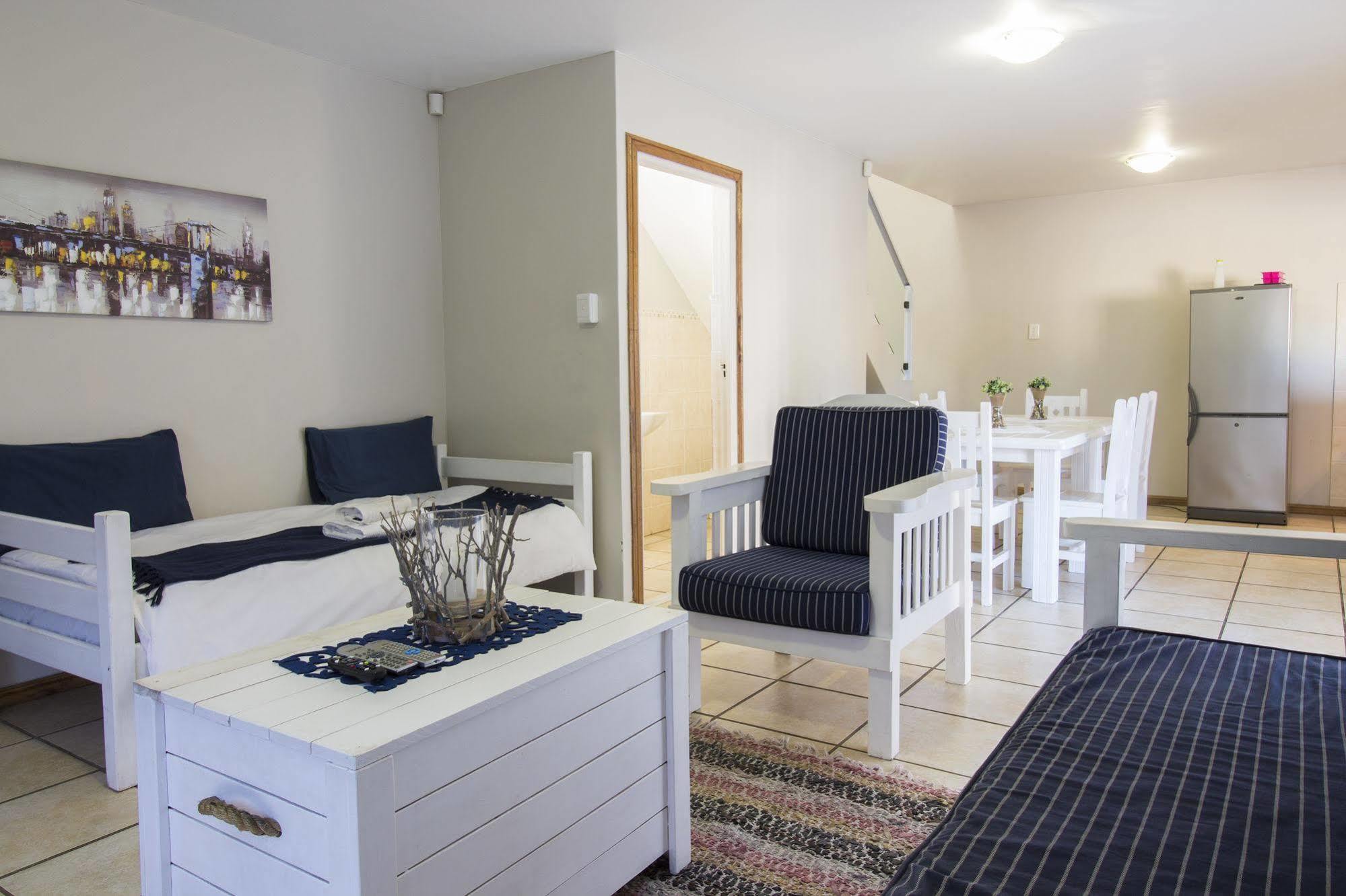 Madiolyn Apartment Джефрис Бей Екстериор снимка
