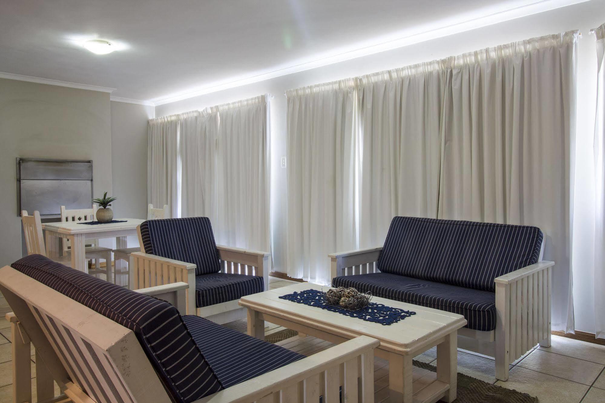 Madiolyn Apartment Джефрис Бей Екстериор снимка
