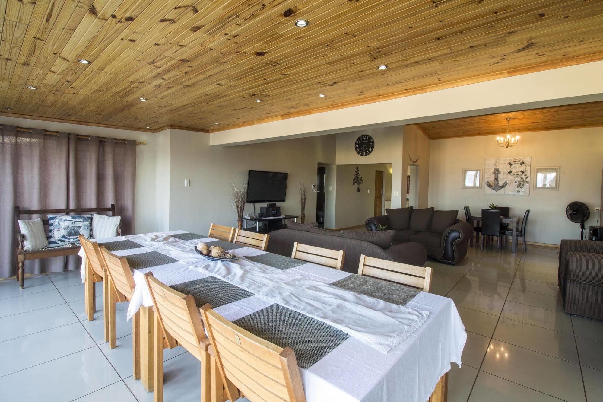 Madiolyn Apartment Джефрис Бей Екстериор снимка